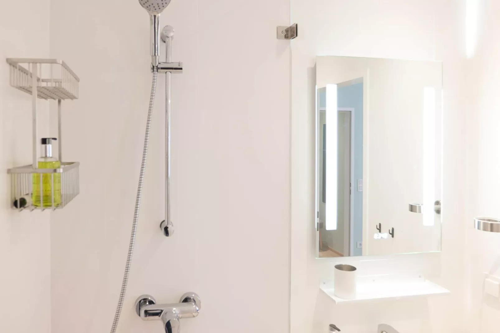 URBANAUTS FLATS Cubertia-Bathroom