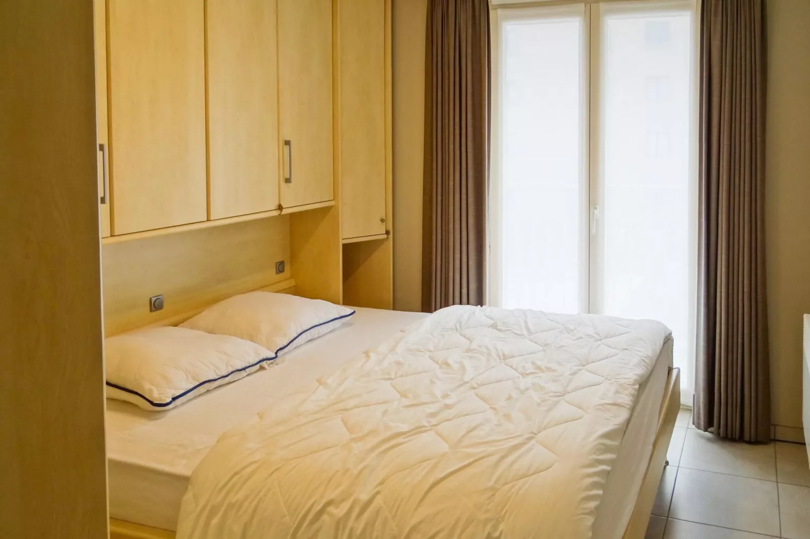 HELIOS-Bedroom