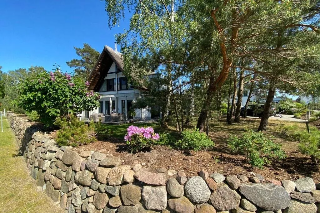 264524-Exterior summer