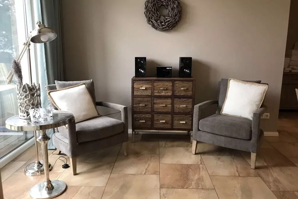 264524-Living room