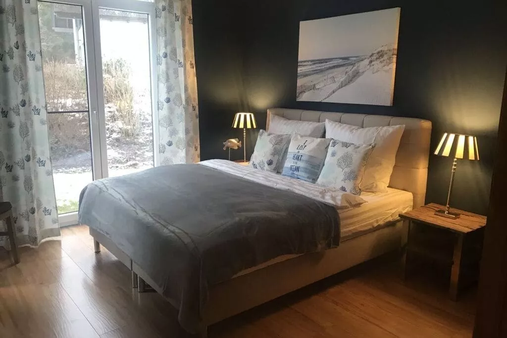 264524-Bedroom
