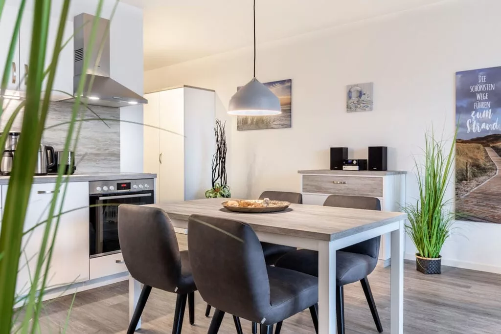 407823-Dining room