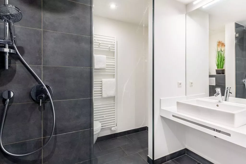 407823-Bathroom