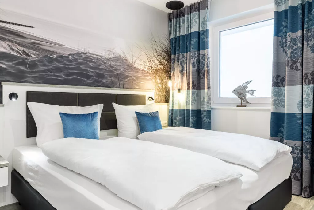 407823-Bedroom
