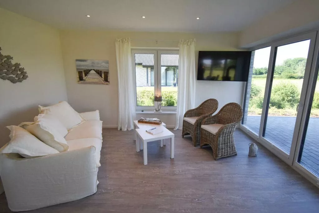 381092-Living room