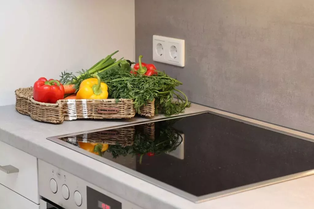 381092-Kitchen