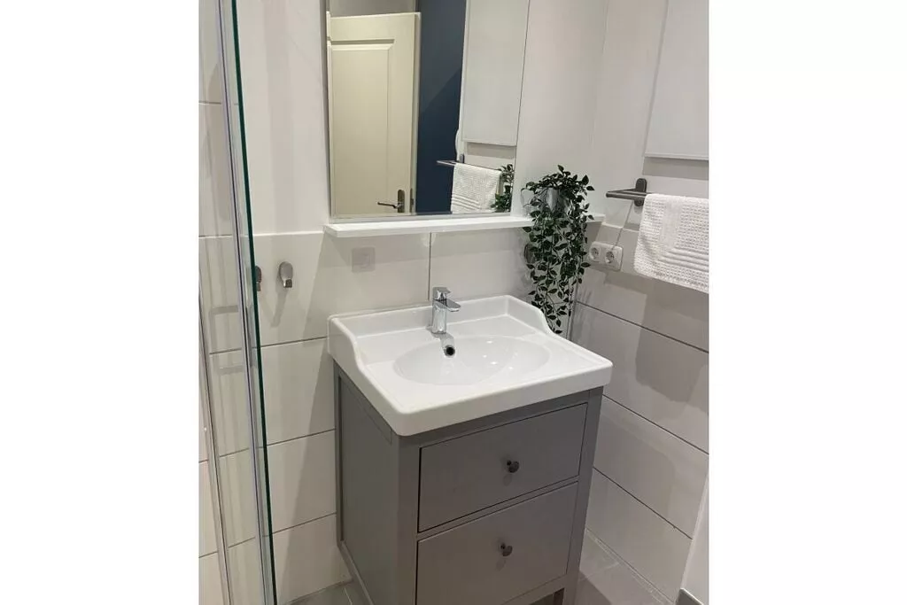 402927-Bathroom