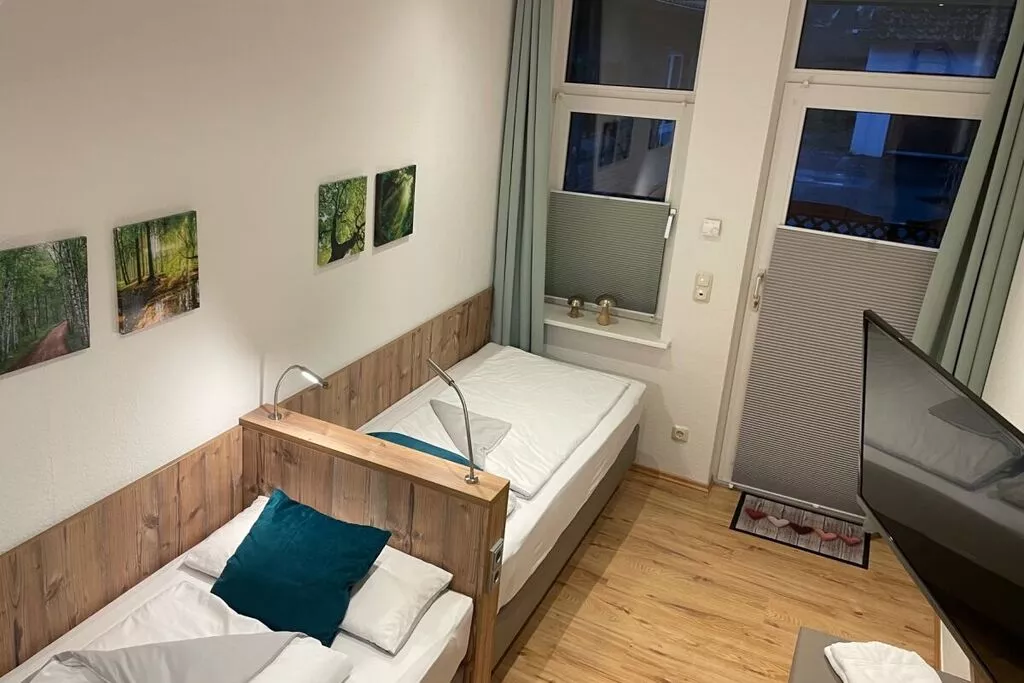 402927-Bedroom