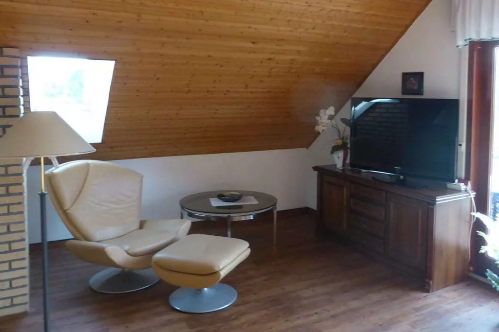 99381-Living room