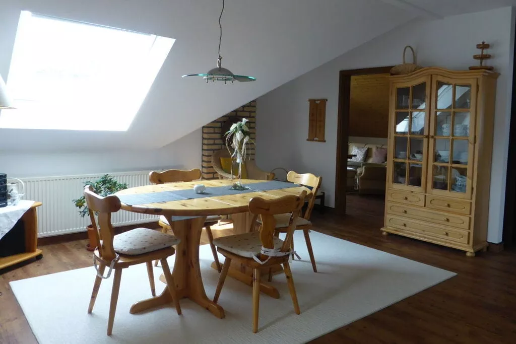 99381-Dining room