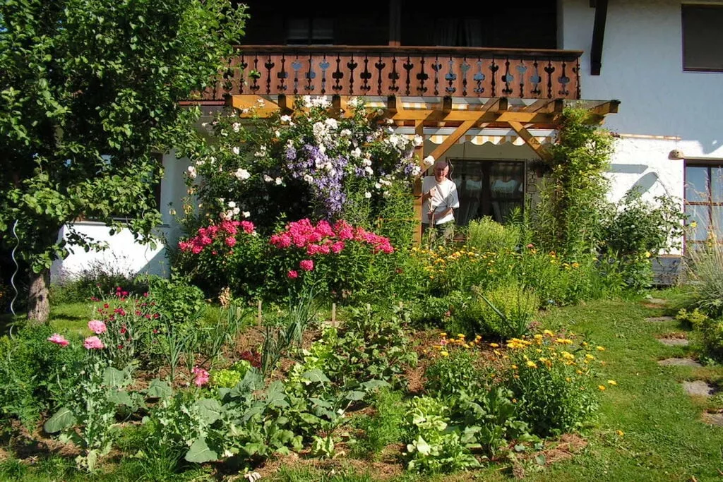 40042-Gardens summer