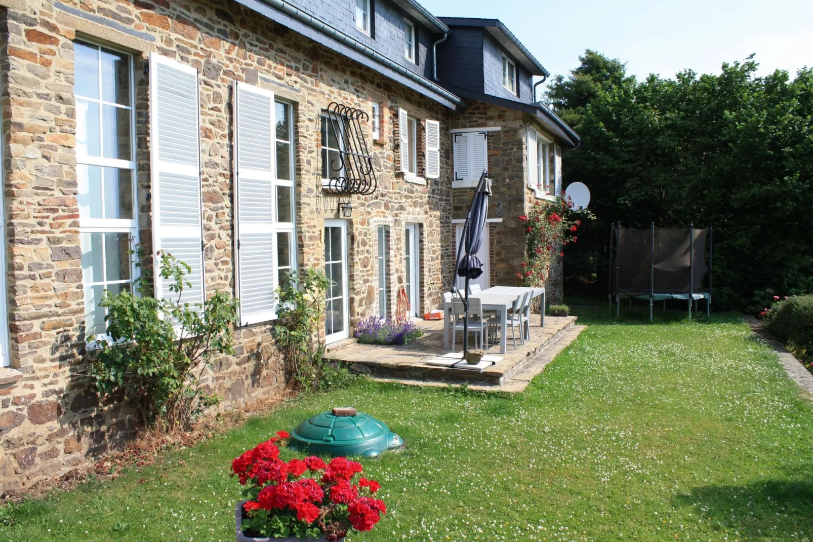 La Tannière-Gardens summer