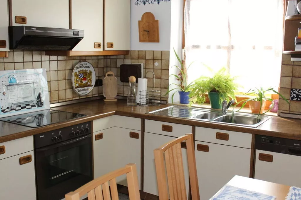 40042-Kitchen