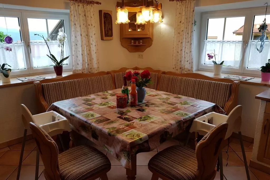 16254-Dining room