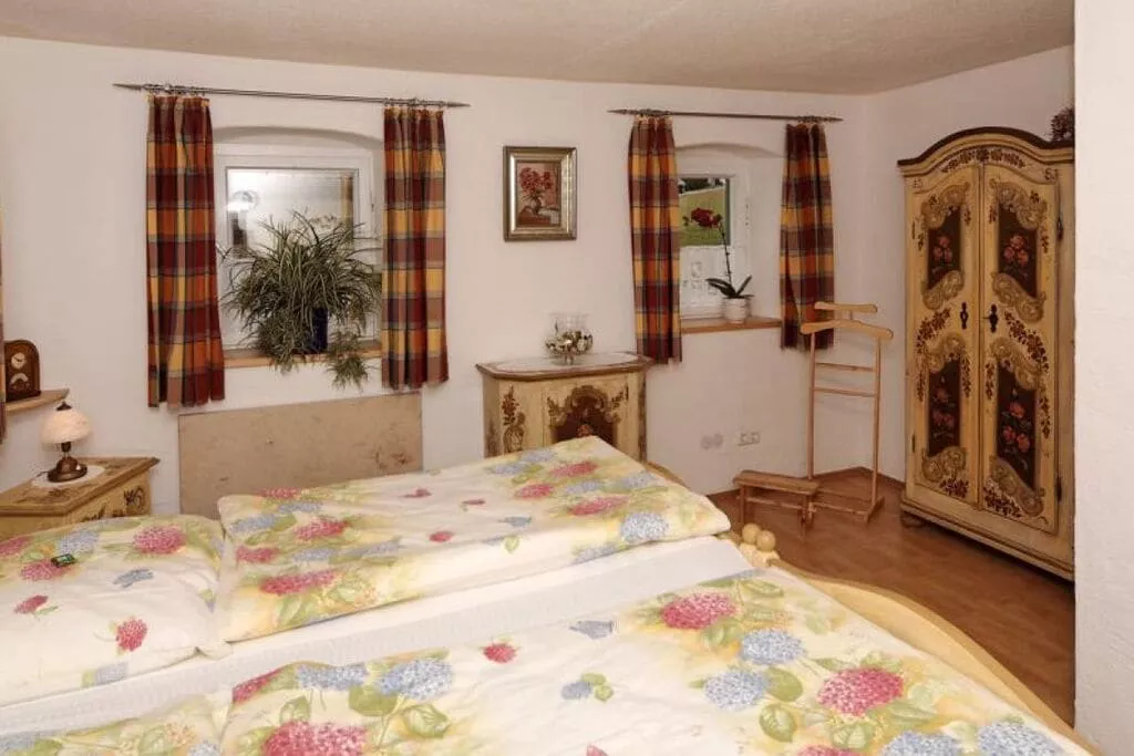 16254-Bedroom