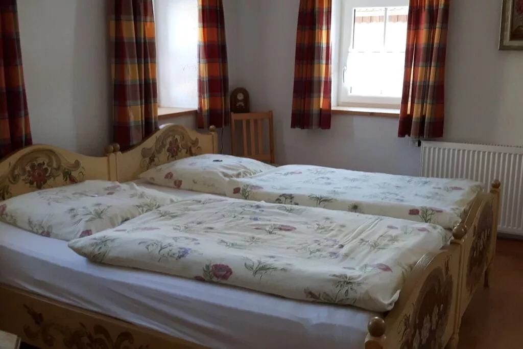 16254-Bedroom
