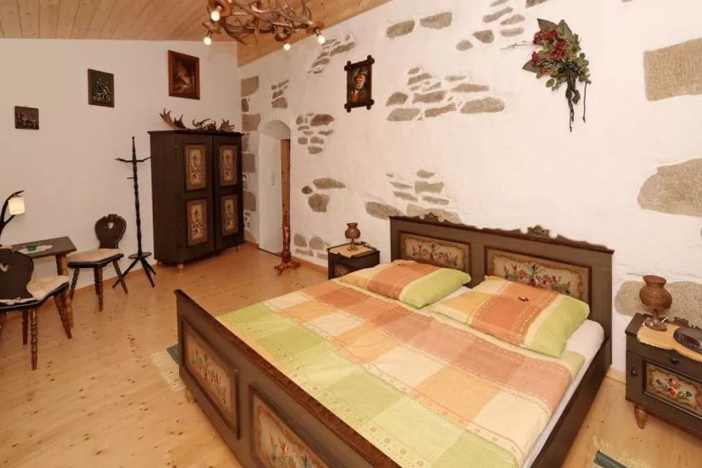 16254-Bedroom