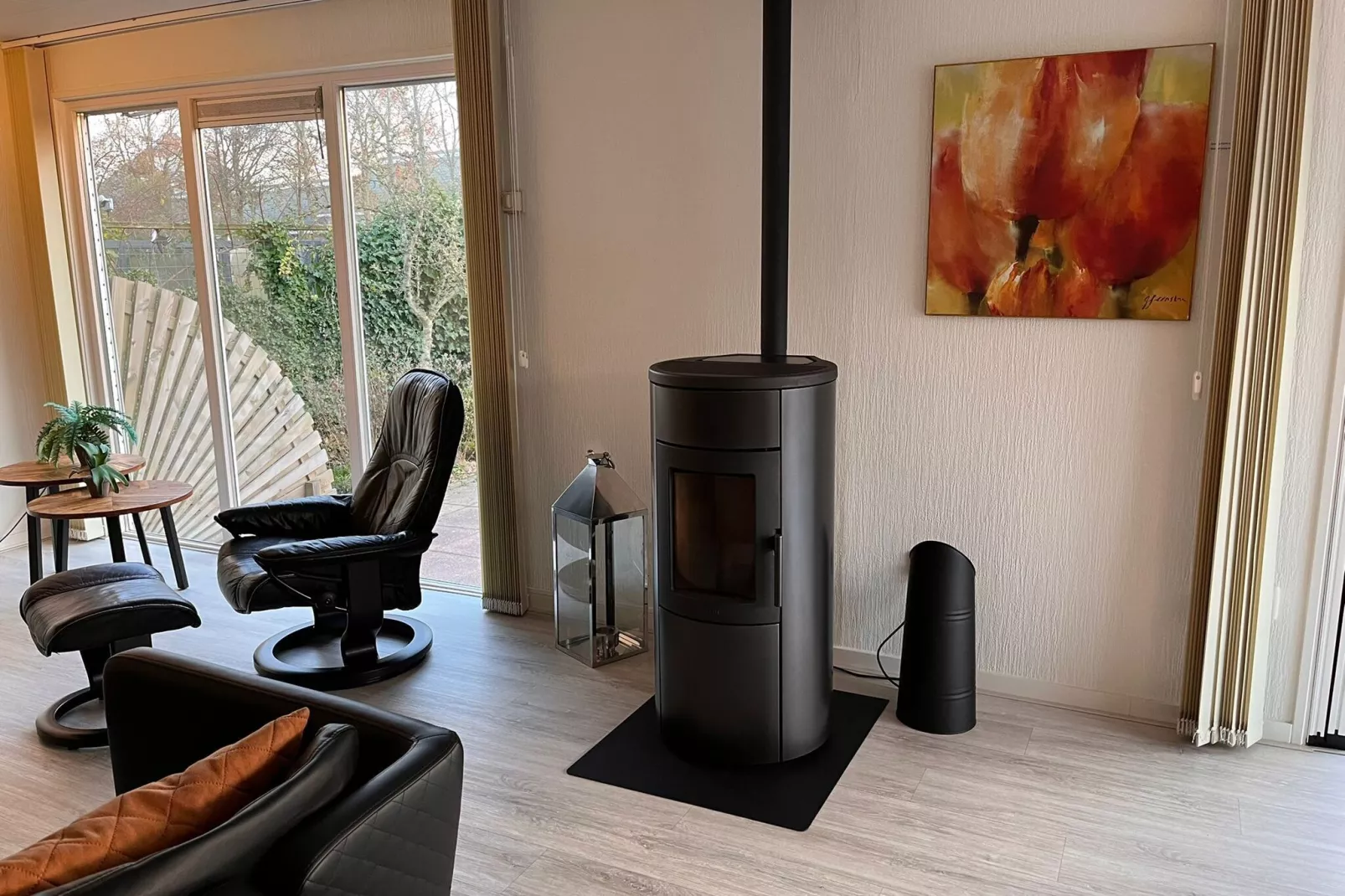 Fijne bungalow in Makkum-Living room