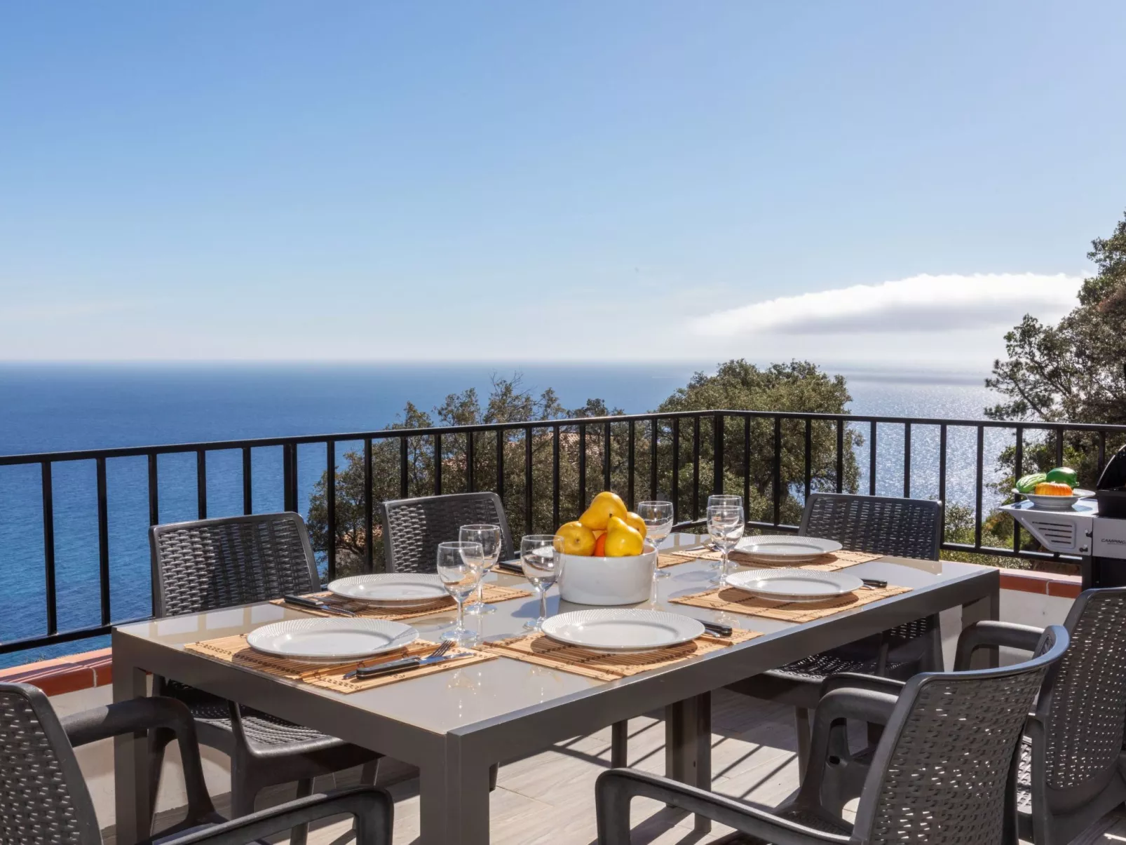 La Terraza-Outside