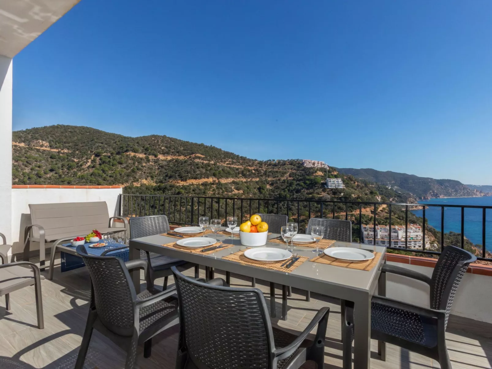 La Terraza-Outside