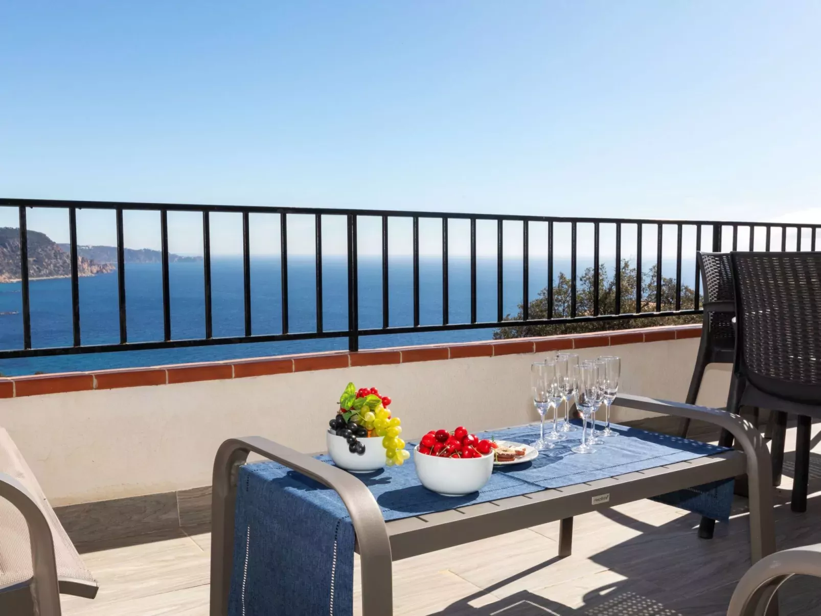 La Terraza-Outside