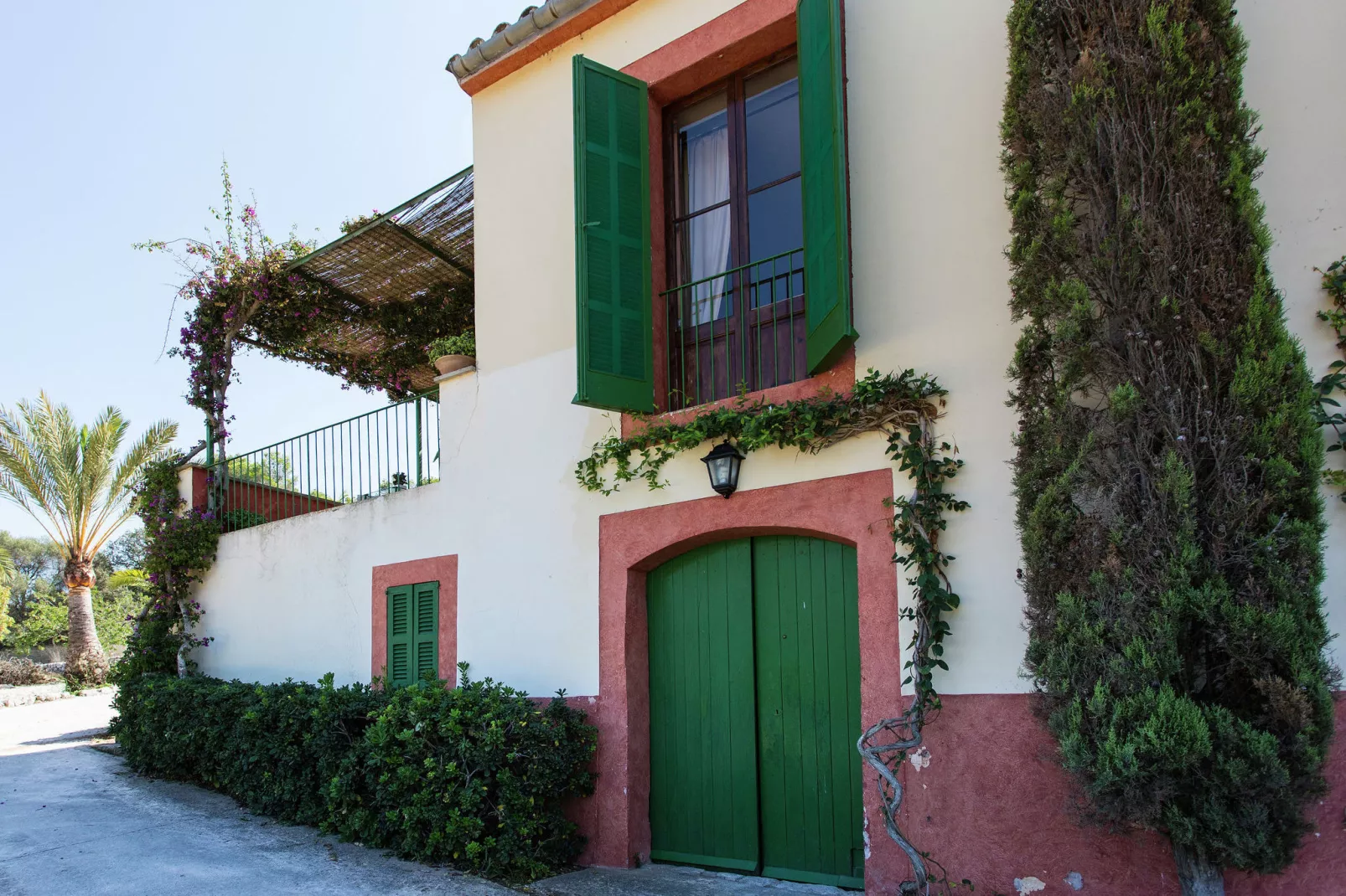 Llevant-Exterior summer