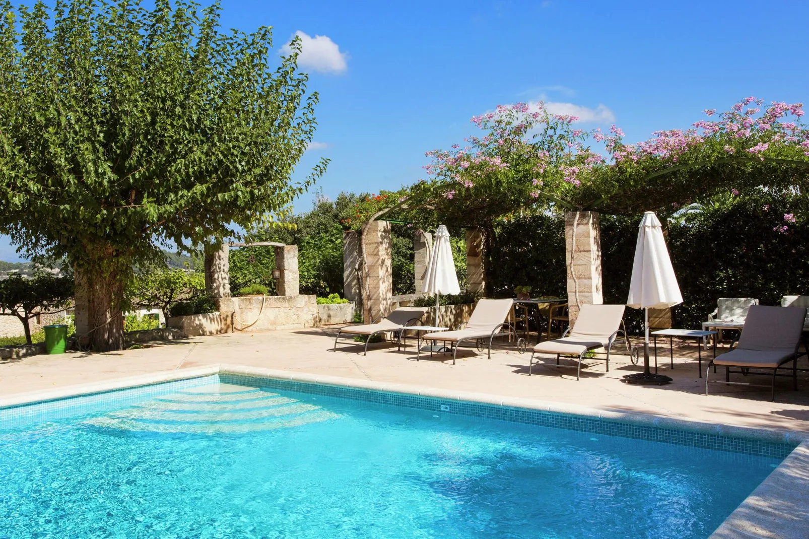 Llevant-Pool