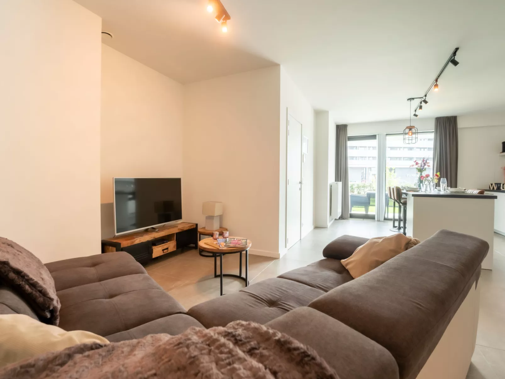 Exquise with two terraces-Inside