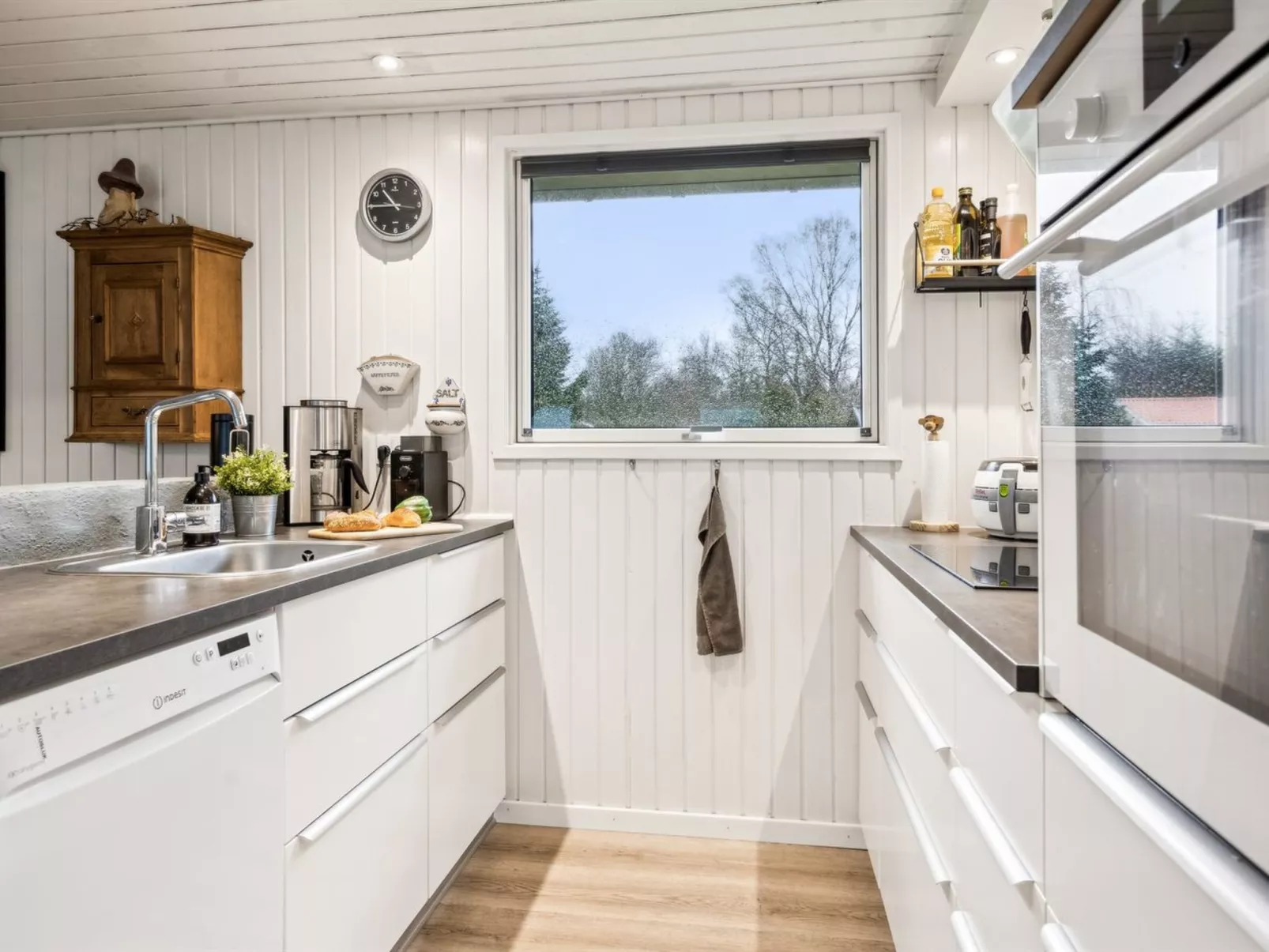 "Juste" - 1.7km from the sea-Inside