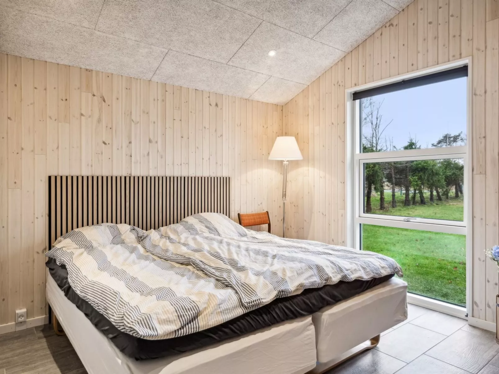 "Juste" - 1.7km from the sea-Inside