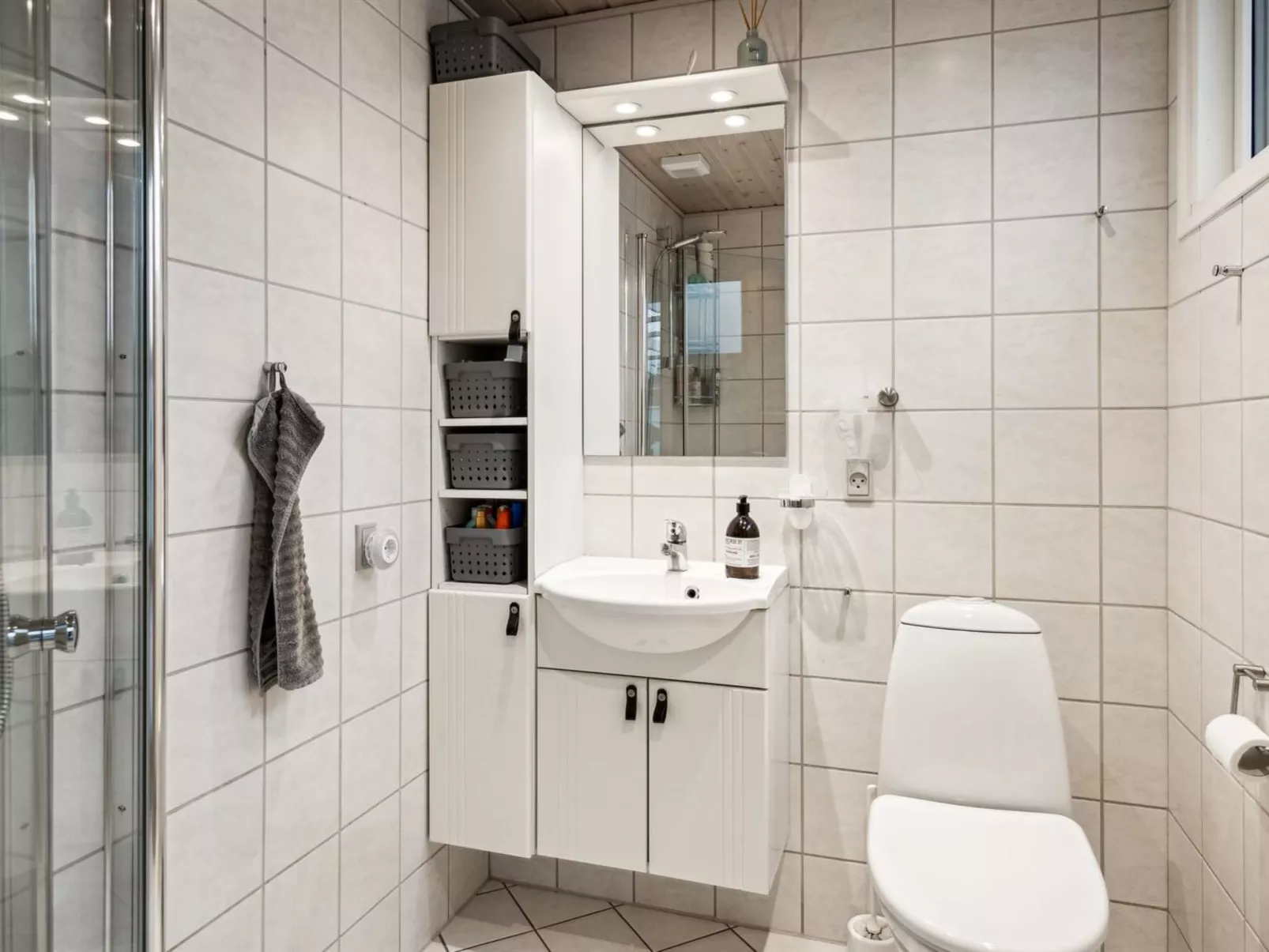 "Juste" - 1.7km from the sea-Inside