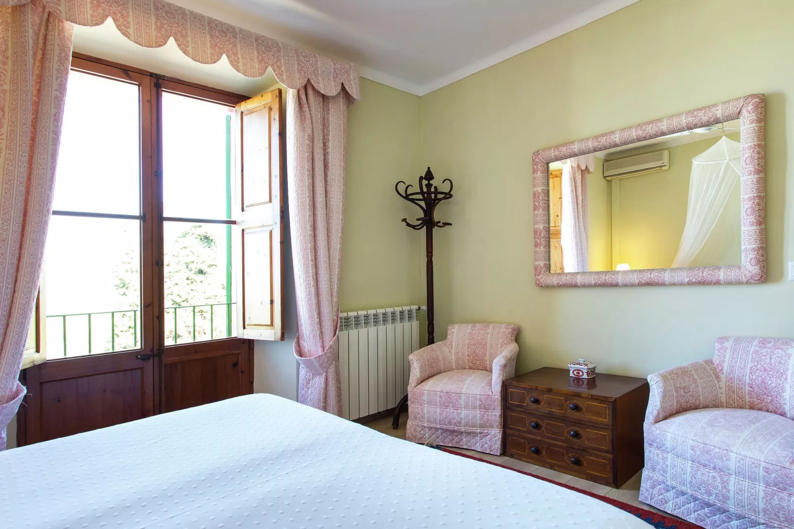 Llevant-Bedroom