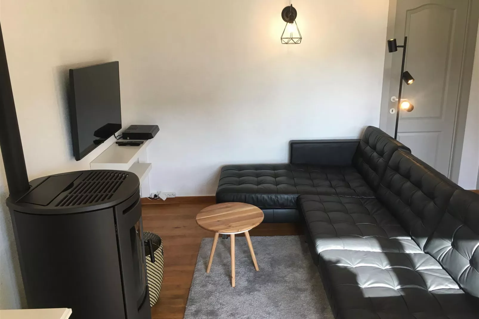 NWD114-Living room