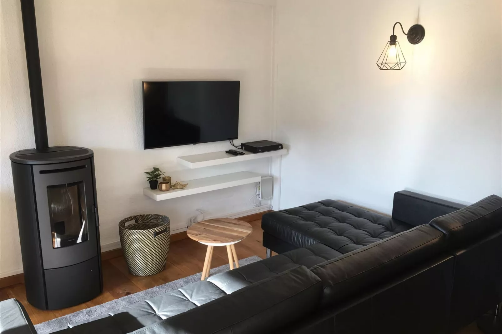 NWD114-Living room