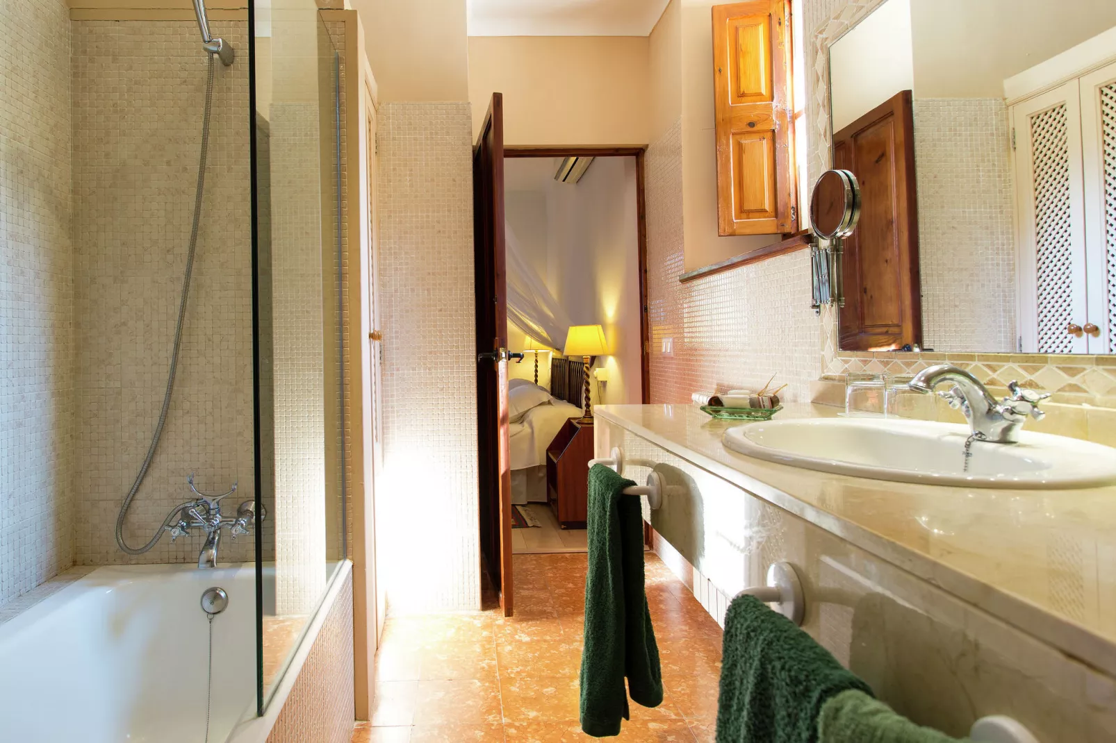 Llevant-Bathroom