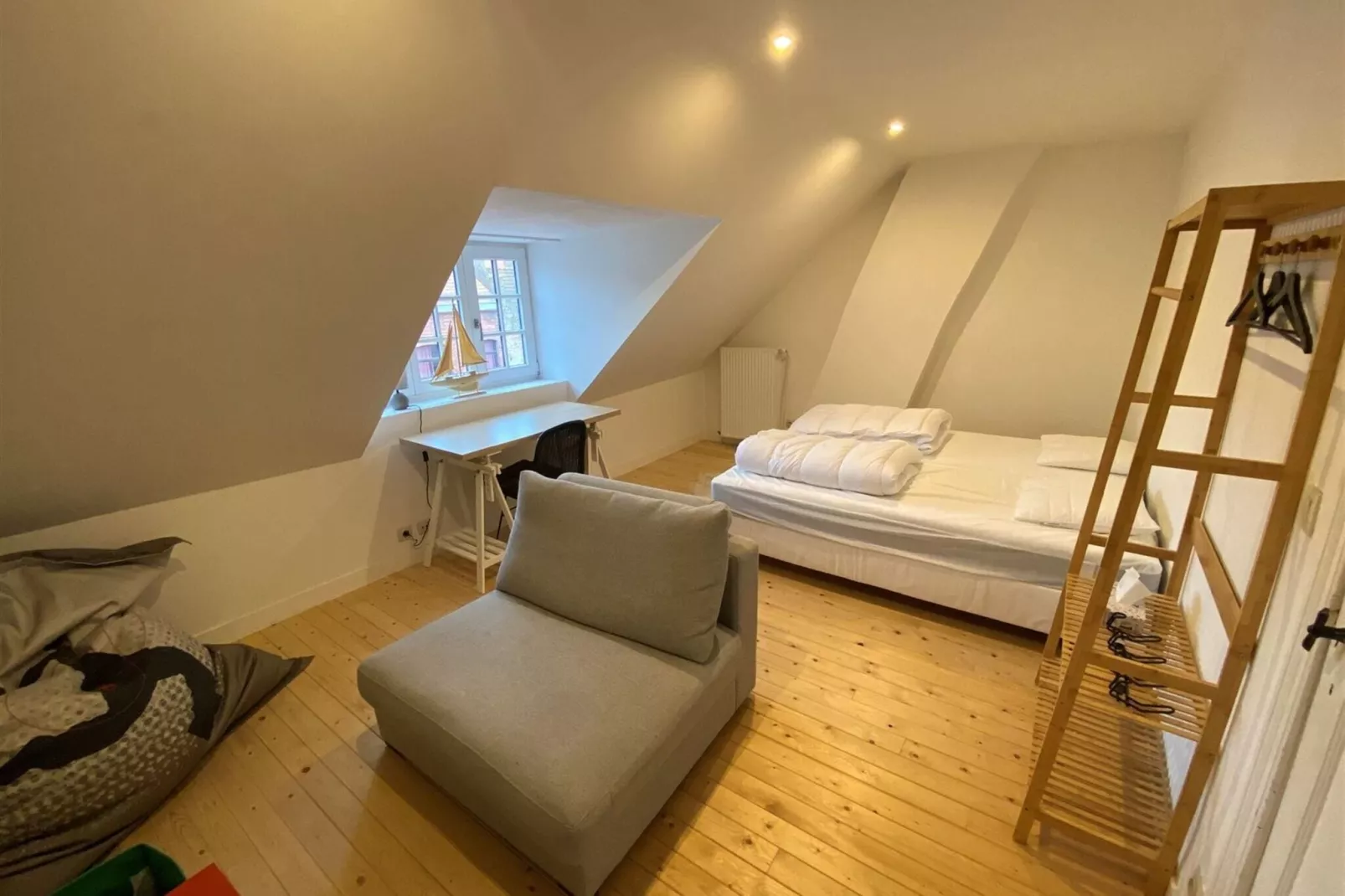 OLV 8-Bedroom