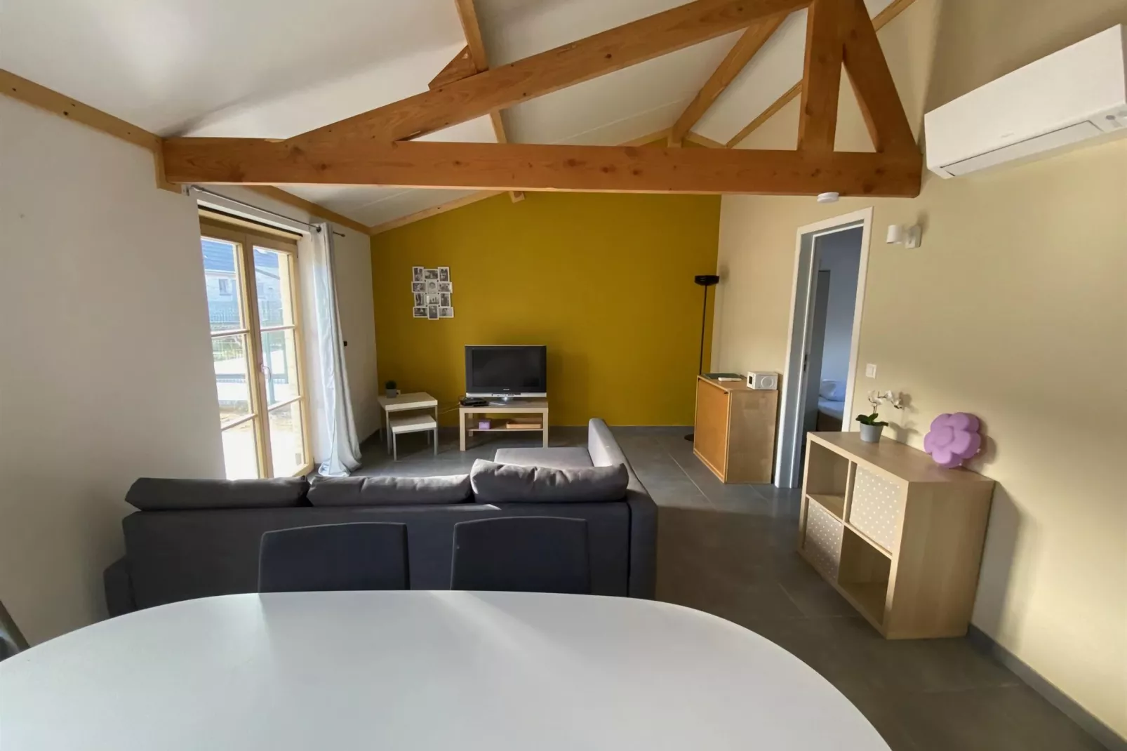 WH2 / 9-Living room