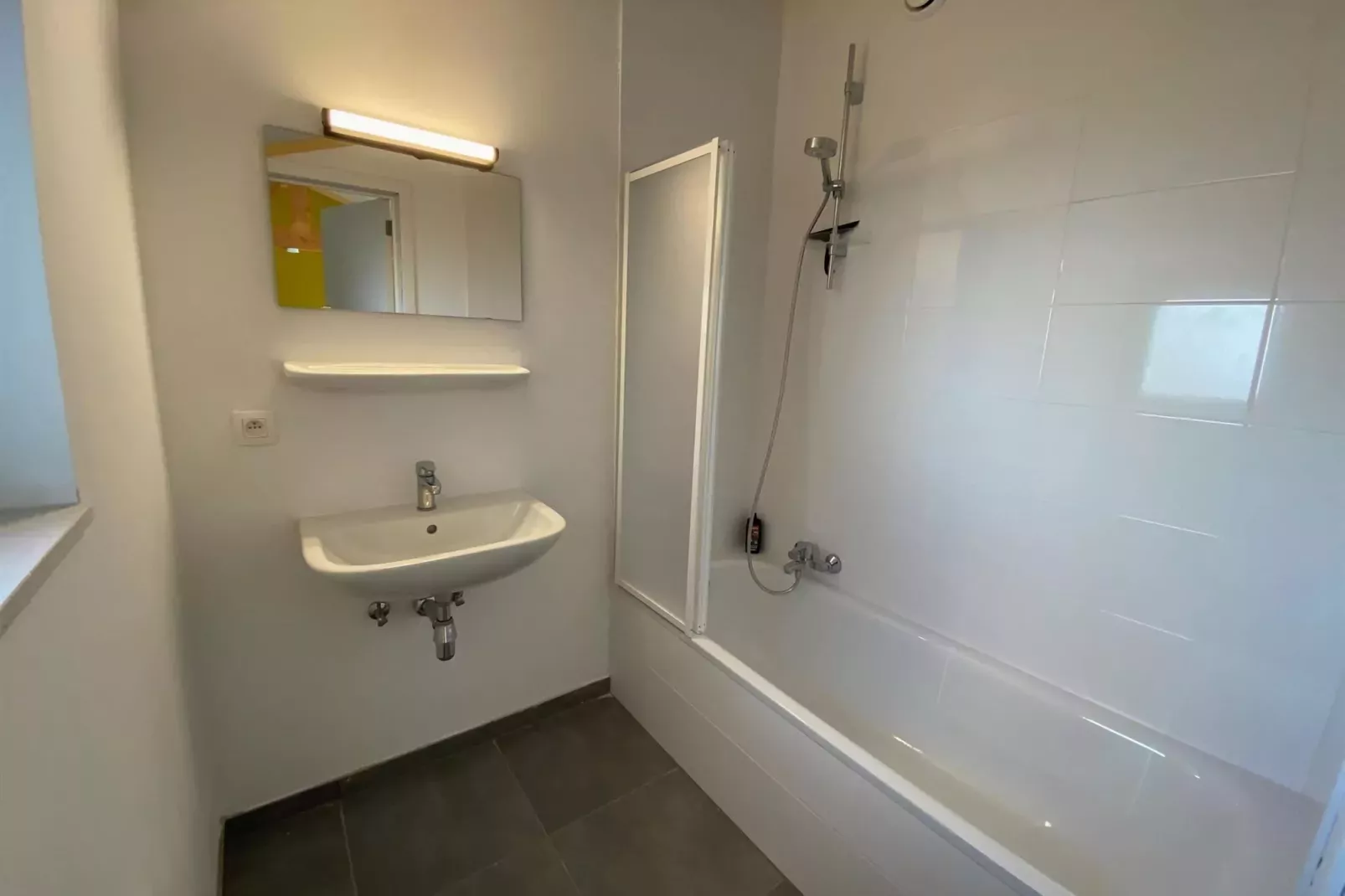 WH2 / 9-Bathroom