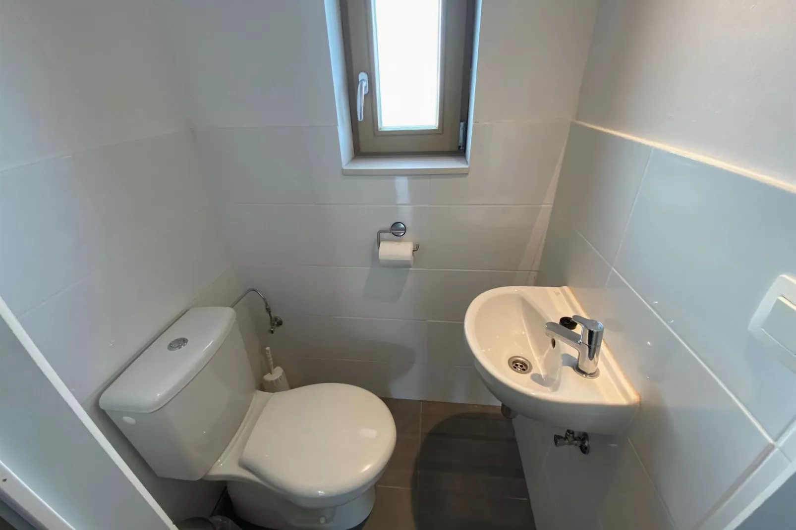 WH2 / 9-Bathroom