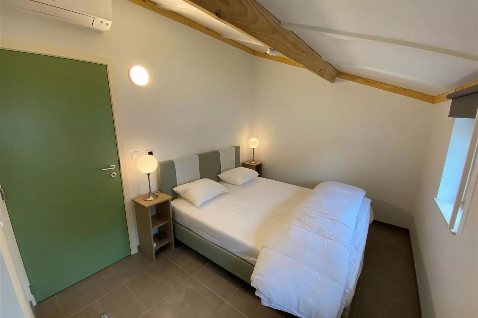 W4-Bedroom