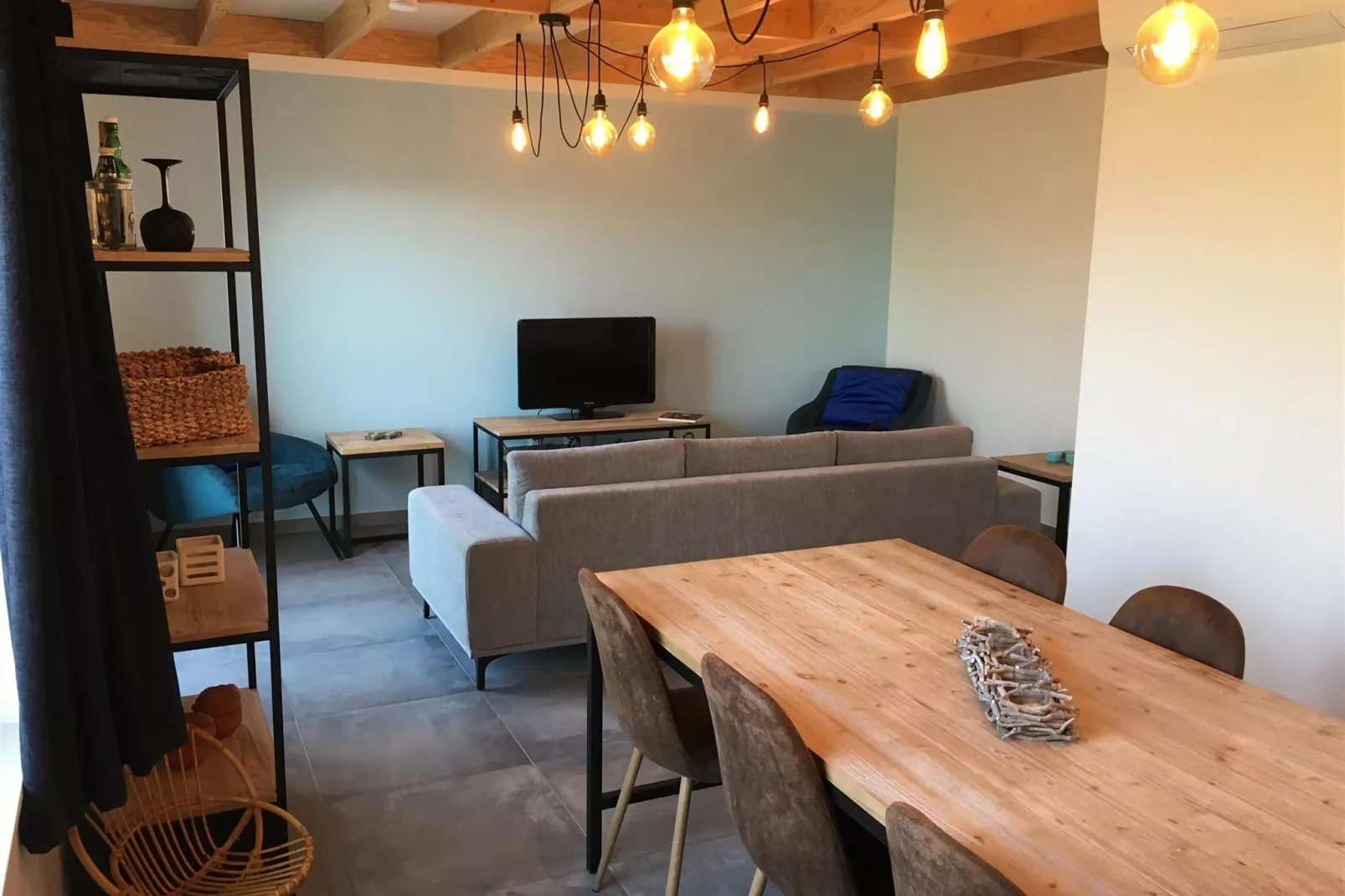 W14-Dining room