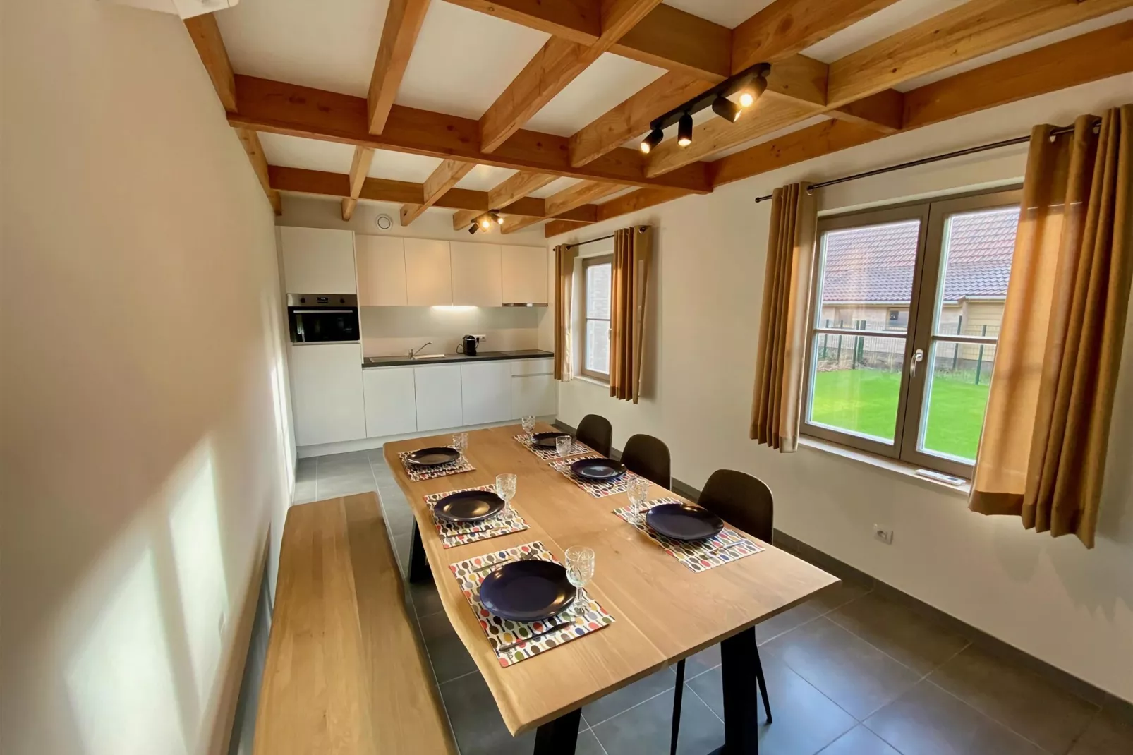 W74-Dining room