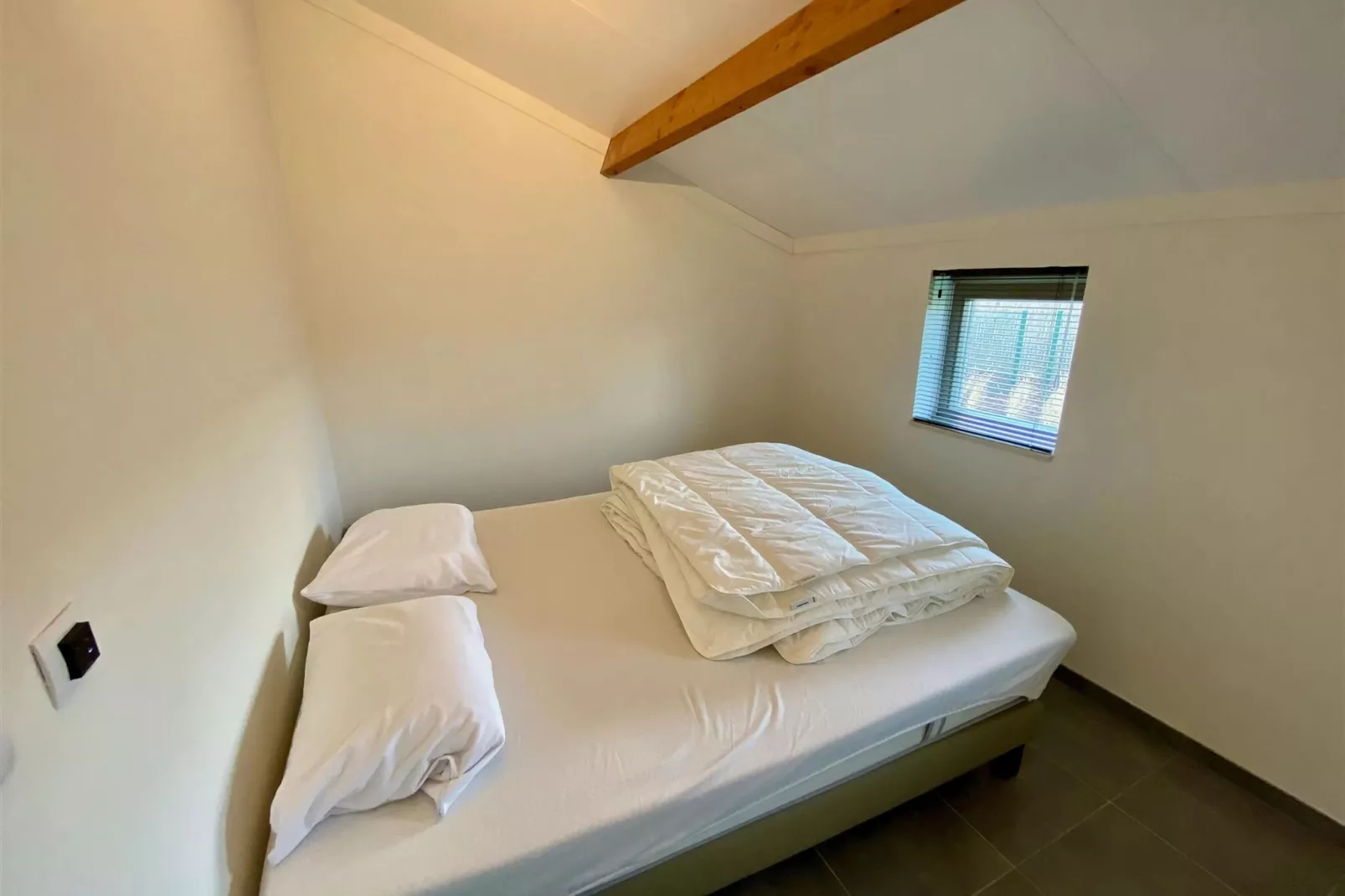 W74-Bedroom