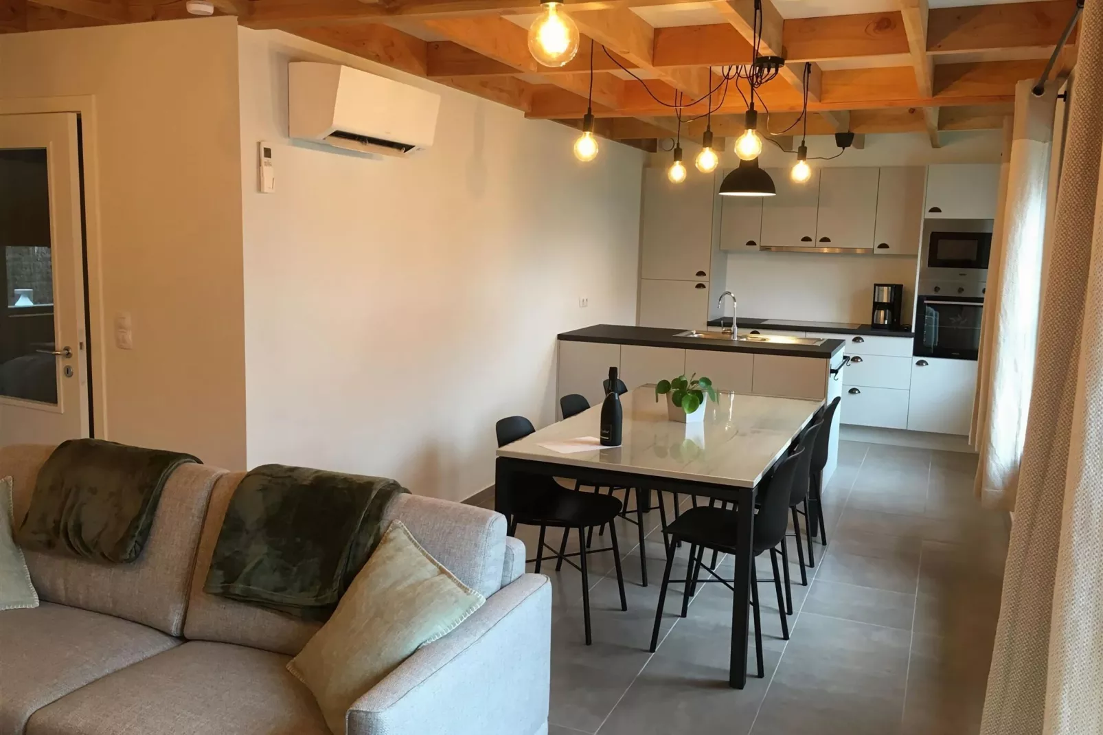 W88-Dining room