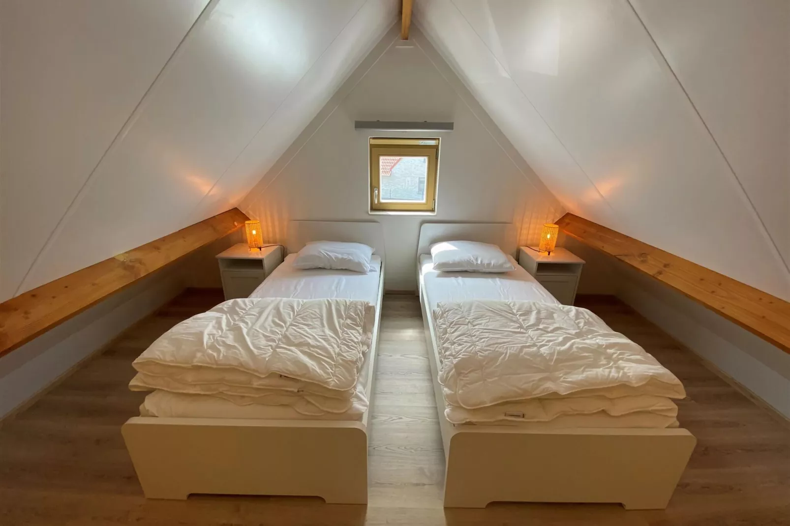 W90-Bedroom