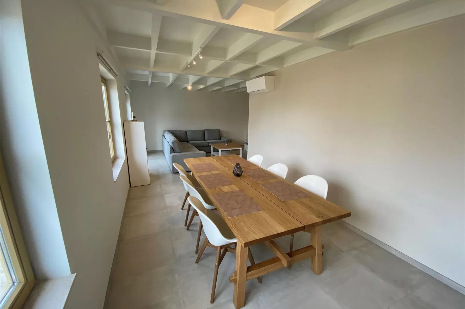 W90-Dining room