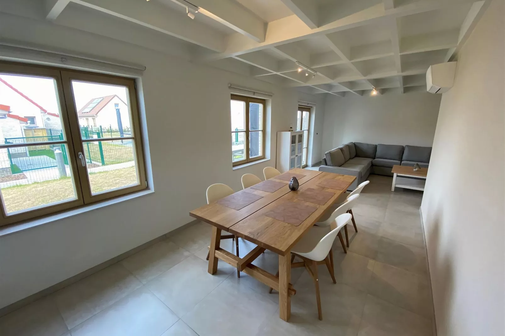 W90-Dining room