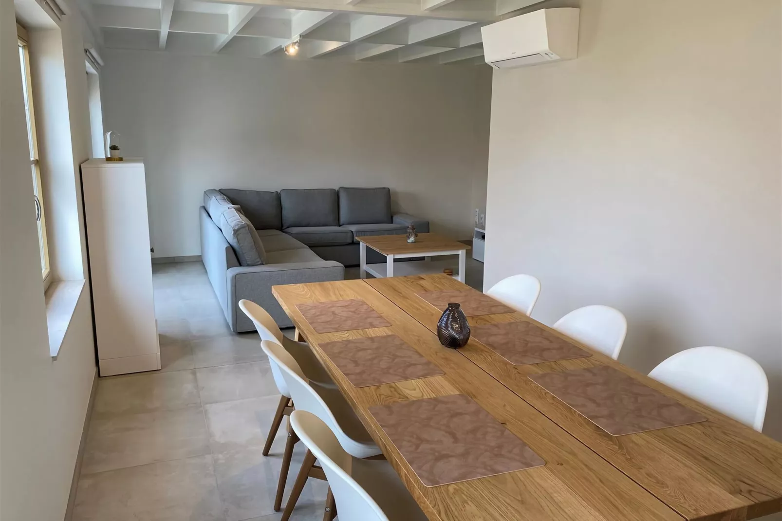 W90-Dining room