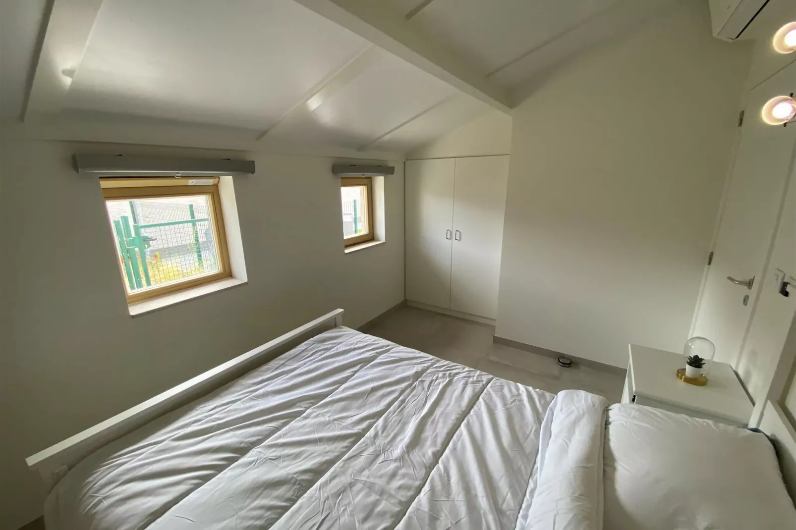W90-Bedroom