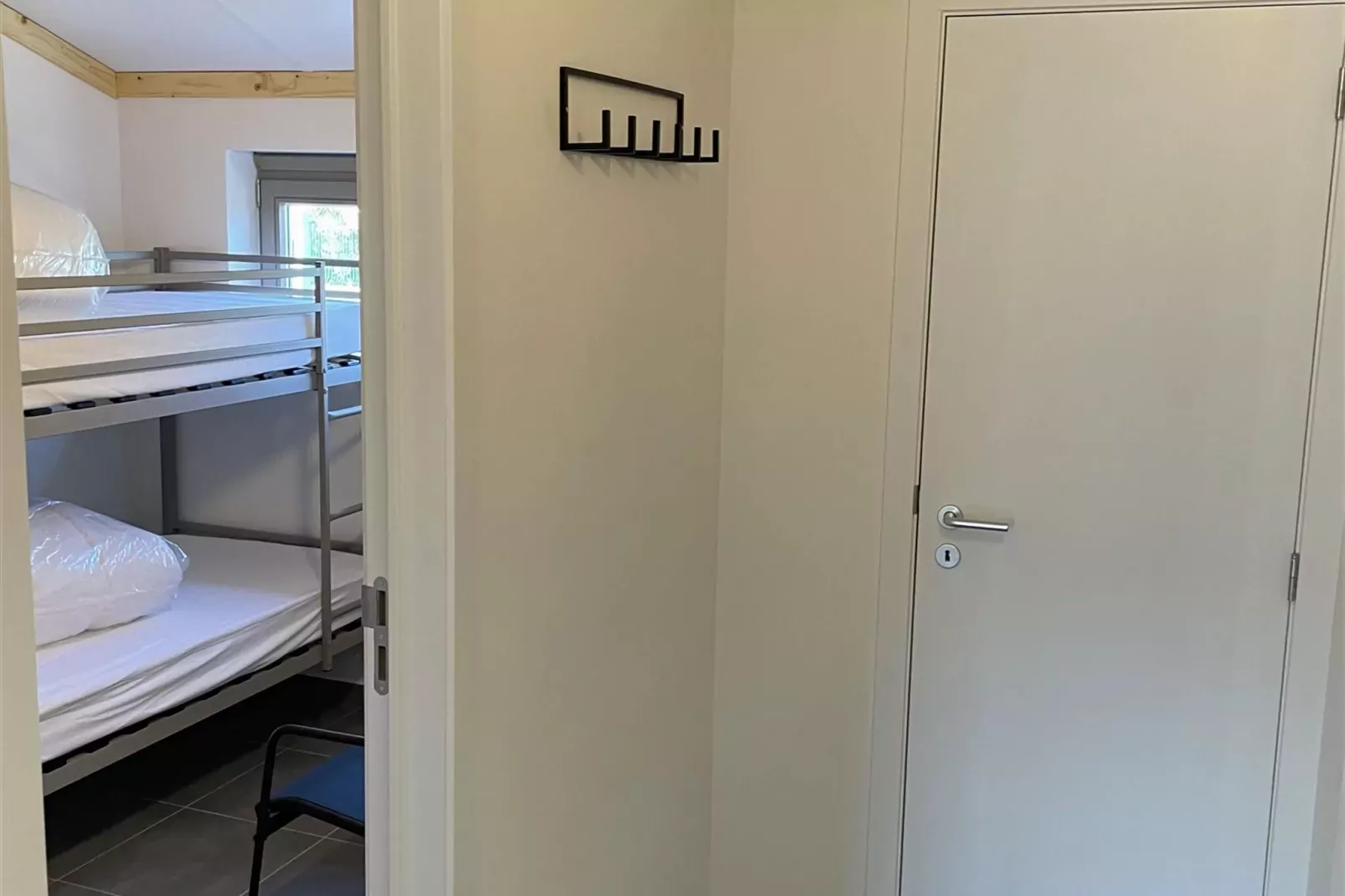 WH95-Bedroom